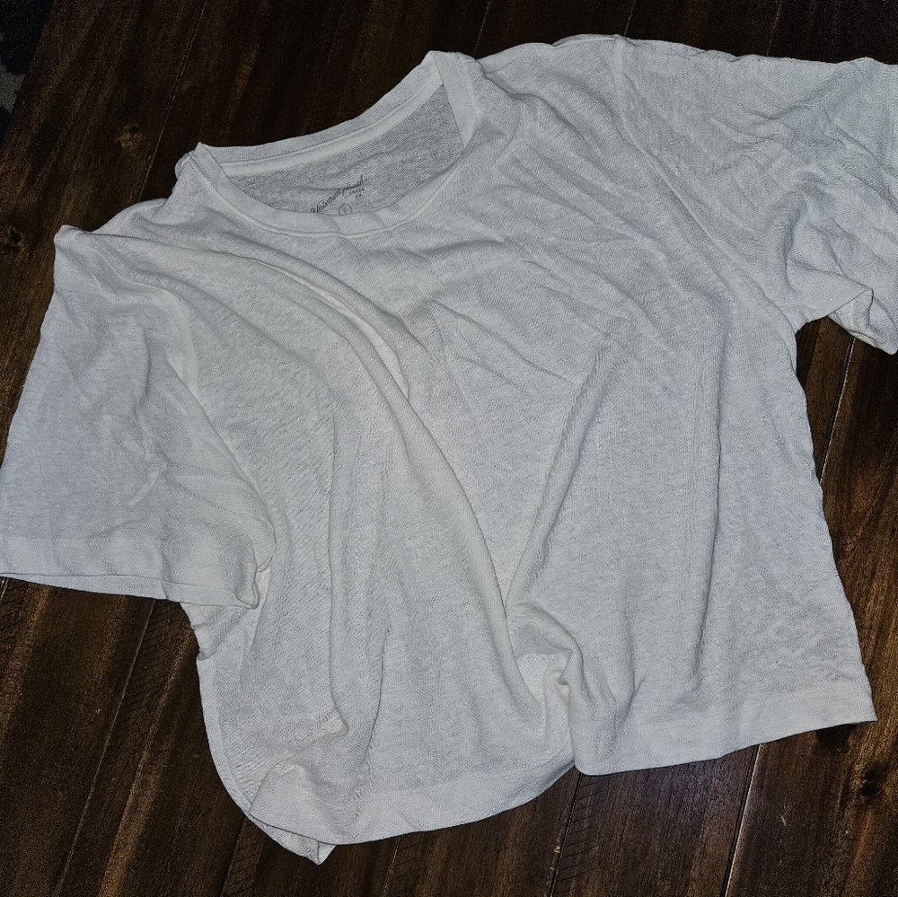 Cropped white tee